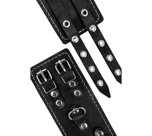 Черные кожаные оковы с двумя ремнями и красной подкладкой