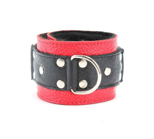 Красно-чёрные кожаные наручники с меховым подкладом