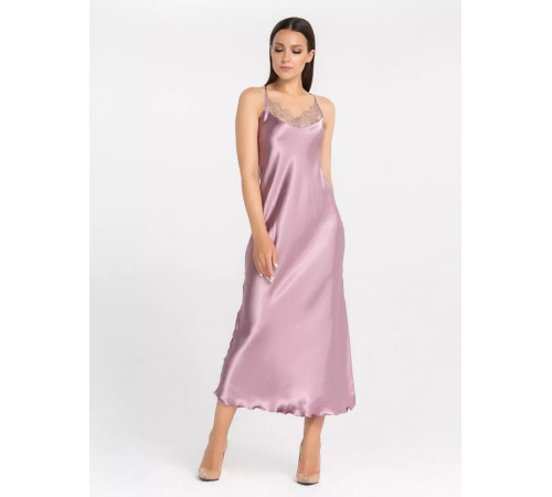 Длинная сорочка на узких бретелях с разрезом по ножке