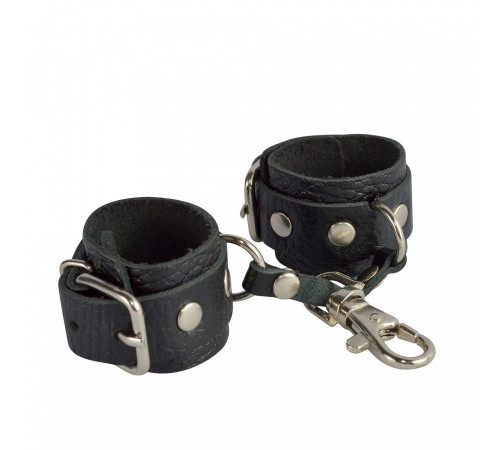 Черный кожаный брелок в виде наручников